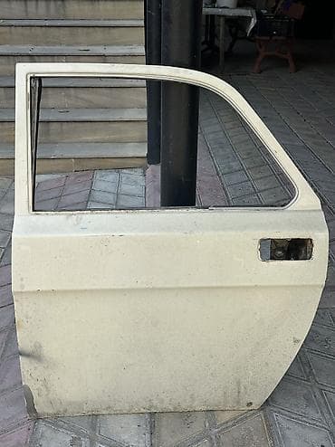 güzgü satılır: Sol ön, QAZ 24, 1979 il — 1