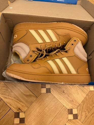 утепленные мужские ботинки: Кроссовки ботинки Adidas, предназначена для зимы, внутри утеплённая — 1