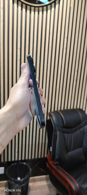 ay: IPhone 16 Pro Max, 256 GB, Black Titanium, Zəmanət, Simsiz şarj, Face ID — 6