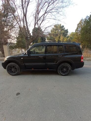almaniya maşın satışı: Mitsubishi Pajero (4x4) – qara rəngdə, tam ölçülü SUV Xüsusiyyətlər — 3