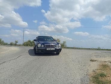 07 salon: Mercedes-Benz E-Class (W210) sedan - Kuzov: tünd mavi, 4 qapılı sedan — 6