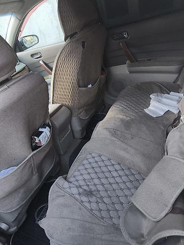 cd disklər: Nissan Teana – gümüşü sedan Xüsusiyyətlər: - Korpus: 4 qapılı sedan — 6