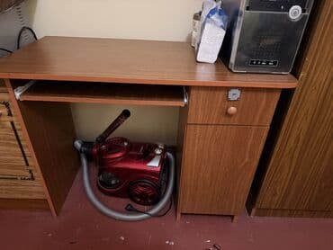 işlənmiş mətbəx şkafı: Komputer şkafı Qırıqı söküyü yoxdur. Yer tutduqu üçün satılır qiymət — 1