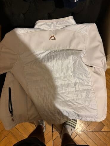 утепленные спортивные костюмы: Ağ rəngli idman gödəkçəsi – Lazero brendi. Önlükdə Azərbaycan emblemi — 2