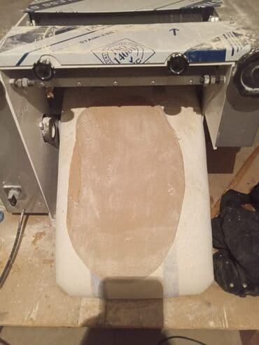 Yuxa açan aparat satılır. Bu cihaz xəmir yaymaq üçün nəzərdə tutulub