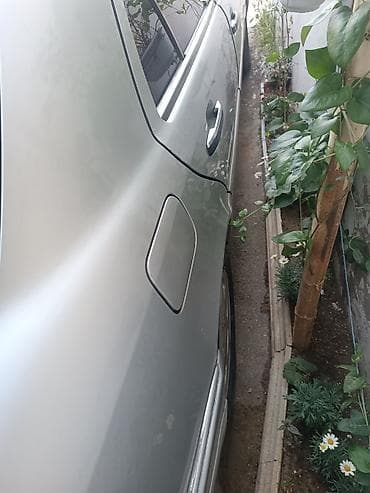 e 3 2: Mercedes-Benz C 250: 2.5 l | 1994 il Sedan — 7