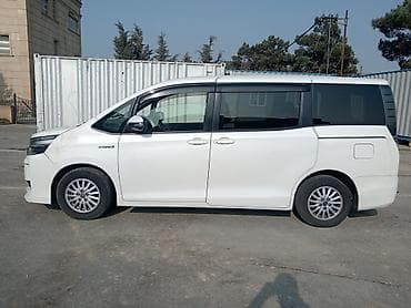 Motonəqliyyat: Toyota Voxy: 1.8 l | 2015 il Van/Minivan — 2