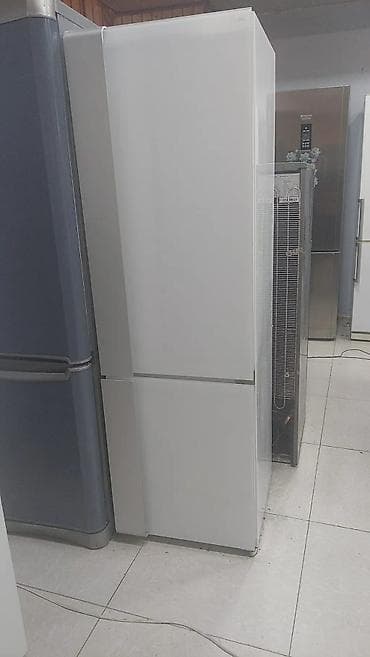 Ağ rəngli ikiqapılı soyuducu - Üst hissə: geniş soyuducu bölmə