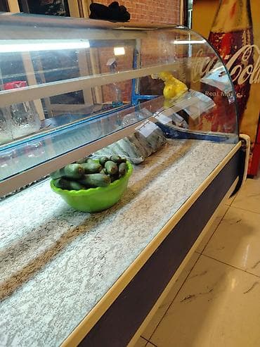 Soyuducu vitrinin (şirniyyat/fast‑food vitrin soyuducusu) - Ön və üst
