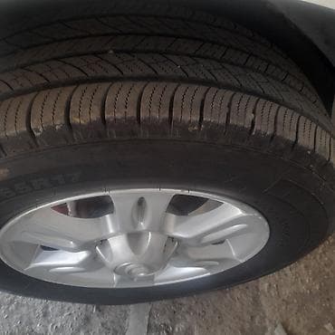 avtomobil satiwi: Great Wall Hover H3, ağ rəngli, 7 yerlik SUV. Xüsusiyyətlər: - Geniş — 4