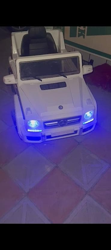 mersedes muhərrik: Uşaq elektrik maşını – Mercedes-Benz G-Class (AMG dizaynı), ağ rəng — 1