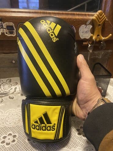 İdman çantaları: Məhsul: Adidas boks əlcəkləri (cüt) Xüsusiyyətlər: - Rəng: qara/sarı — 1