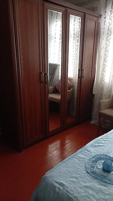 Yataq otağı mebel dəsti. 2si birgə satilir. - Material: tünd qəhvəyi — 1