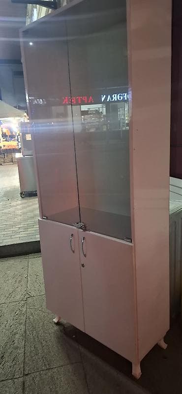 Şüşəli vitrinli şkaf - Material: Ağ rəngli MDF/LDSP korpus, ön