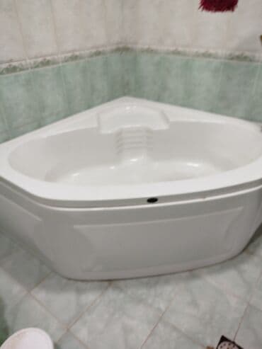 Metal məhsulları: Bucaqlı akril vanna – künc üçün - Forma: üçbucaq/künc tipli, sağ-sol — 2