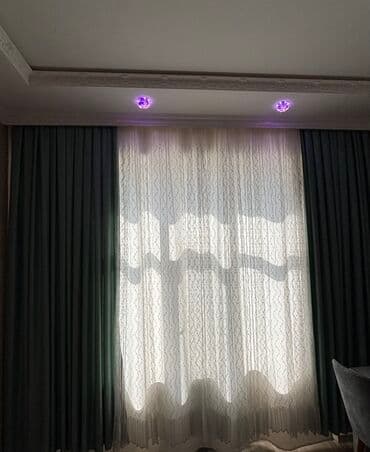 muncuqlu perde: Tünd yaşıl rəngdə, qəşəng qatları olan pərdə. Həmçinin, otağa zəriflik — 3