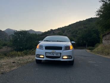 novxanida heyet evleri kiraye: Chevrolet Nexia ağ rəngli sedan. Xüsusiyyətlər: - Ön barmaqlıqda — 2