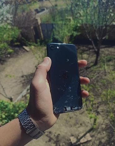 irşad iphone 11: IPhone SE 2022, 64 GB, Qara, Barmaq izi — 1