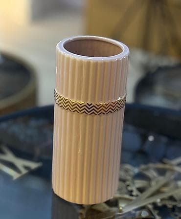 gulu sekilleri: Bir vaza, Keramika — 2