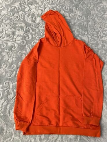 LC Waikiki markalı narıncı rəngdə, kapüşonlu idman üslublu jaket. Ön