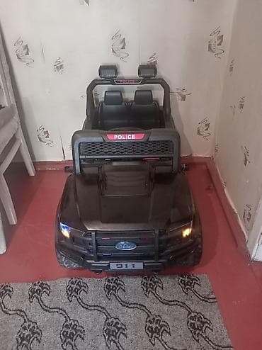 Uşaq üçün elektrikli polis maşını 2 aydi alinib 500 alınıb 300 satılır — 1
