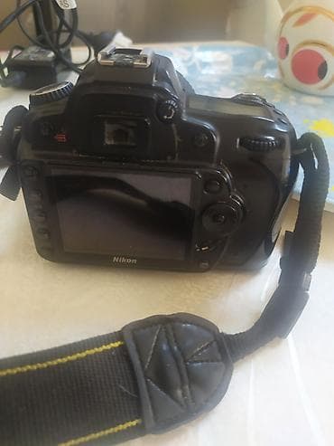 d90: Nikon D90 DSLR fotoaparat + AF‑S DX NIKKOR 18‑105mm VR obyektiv — 4