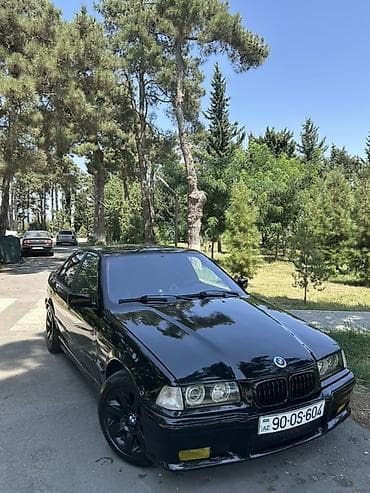авто фольксваген: BMW 3 Seriyası E36 sedan, qara rəng. - Kuzov: 4 qapılı sedan, qara — 5