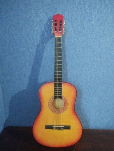 Fleytalar: Klassik gitara – parlaq qırmızı/sunburst rəngli korpus, 6 sim. Təbii — 3