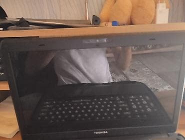 mini notebook computer: Toshiba noutbuk Xüsusiyyətlər: - Marka/model: Toshiba (korpusda loqo) — 2