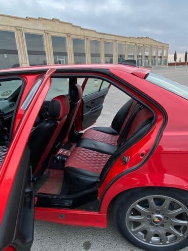 фольксваген пассат 1 8 турбо: Qırmızı rəngli sedan avtomobil Xüsusiyyətlər: - Korpus: 4 qapılı — 7