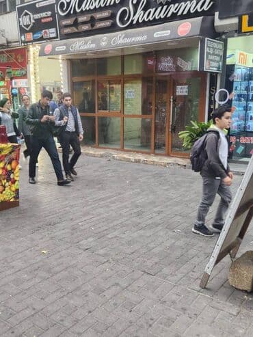 xacmaz obyekt: Neftçilər metrosuna yaxın yerləşən ümumi sahəsi 80 kv,m olan, obyekt — 3