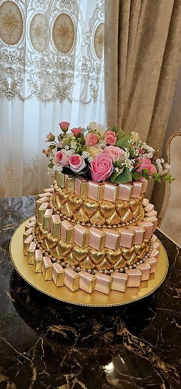 şakalad buketi: Üçmərtəbəli şokolad kompozisiyası – gül bəzəkli - Üç mərtəbədən — 2