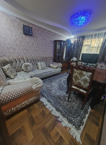 Bakı, 2-ci mikrorayon, 4 otaqlı, Köhnə tikili, m. Memar Əcəmi, 72 kv. m