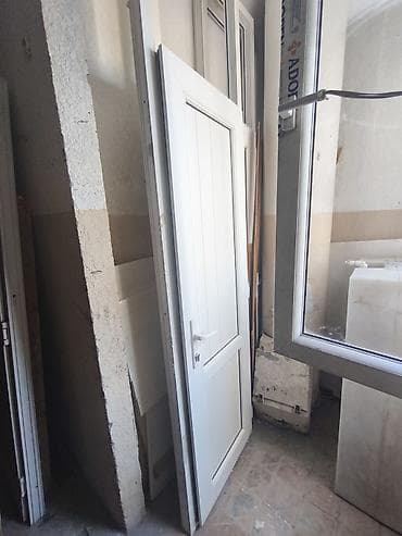 qapi plastik: PVC qapı – ağ rəng, şüşəli üst panel tecili satılır tam sağlam — 7