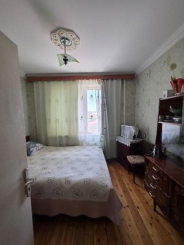 Mənzillər: Bakı, Bakıxanov qəs., 3 otaqlı, Köhnə tikili, m. Neftçilər, 75 kv. m — 5