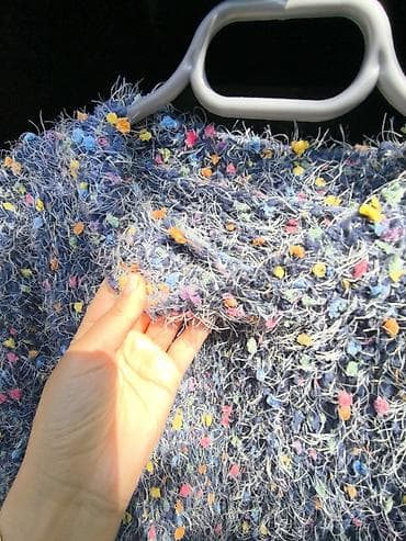 geyim mağazası: Rəngli nopkalarla bəzədilmiş tüklü trikotaj sviter - Model: uzunqol — 2