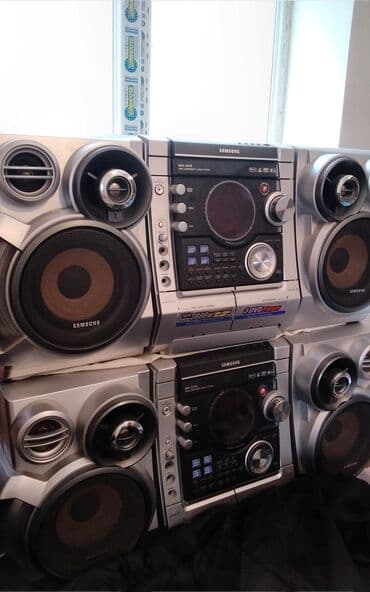 Səs gücləndiriciləri: 3800 w Güclü səs sistemi 2 Basoviki 2 Səs Kalonkaları var — 1