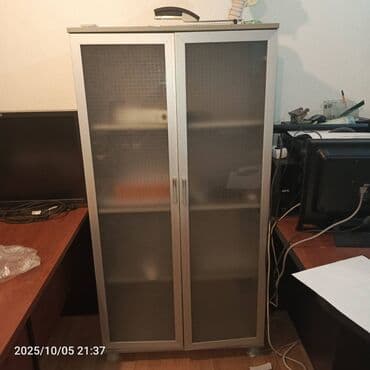 4 qapılı şkaf: 2 qapılı — 1