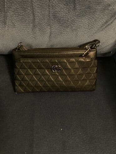 pişik cantası: Gümüşü rəngdə, "V" naxışlı, zəncirvari qayışlı qadın çiyin çantası — 5