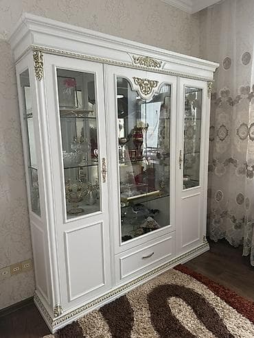 dolabları: Klassik üslublu vitrin-bufet - Rəng: ağ, qızılı dekorativ naxış və — 6