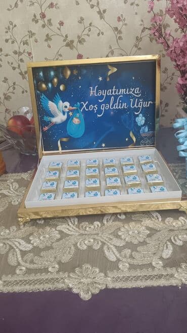 şokolad qiymətləri: Yeni doğulmuş körpə üçün hazırlanmış şokolad dəsti. Qutunun üzərində — 1