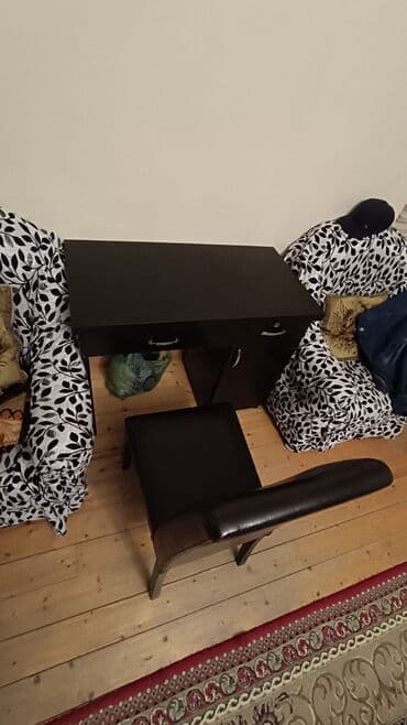 yazı masa: Qonaq otağı üçün, İşlənmiş, Açılmayan, Dördbucaq masa, 2 stul — 2