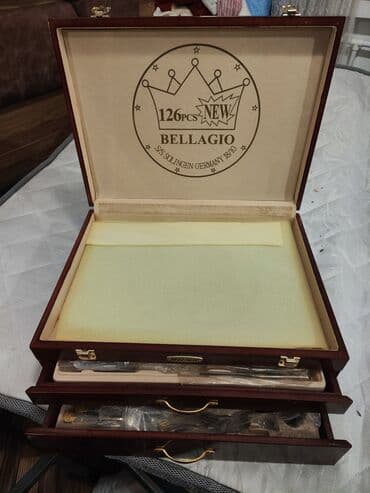 qasiq qabi: Bellagio markalı, 126 hissədən ibarət qab-qacaq dəsti. Dəst taxta — 3