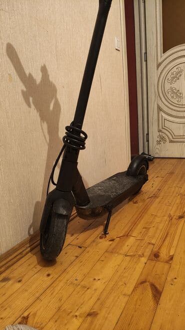 elekdirikli sukuter: İşlənmiş Elektrik samokat 10", 351 - 500 Vt, 16 - 25 km/s, Ünvandan götürmə, Pulsuz çatdırılma, Ödənişli çatdırılma — 7