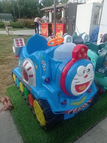 uşaq yellencekleri: Uşaqlar üçün çəhrayı rəngdə, cəlbedici dizaynlı yelləncək maşını. Bu — 4