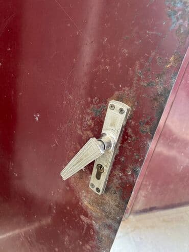 ikinci el darvaza: İşlənmiş Dəmir Həyət darvazası, Yana açılan, 2 m, Mexaniki, Şəbəkə ilə, rəng - Qəhvəyi, Kredit yoxdur, Ünvandan götürmə — 4