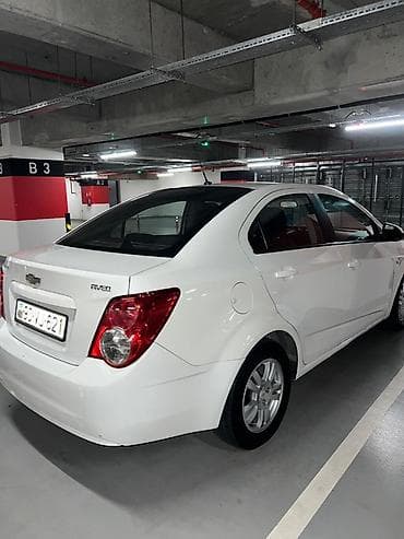 07 masin sekilleri: Chevrolet Aveo sedan – ağ rəng, 4 qapı, kompakt və qənaətcil şəhər — 6