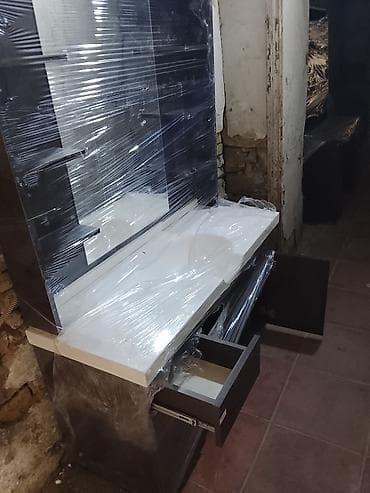 lak pol: Bərbər güzgülü stol dəsti - Tünd rəngli, geniş iş səthinə malik — 6