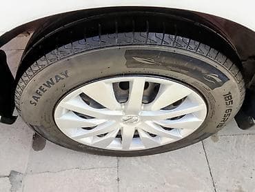 Nissan Tiida: 1.6 l | 2011 il Sedan