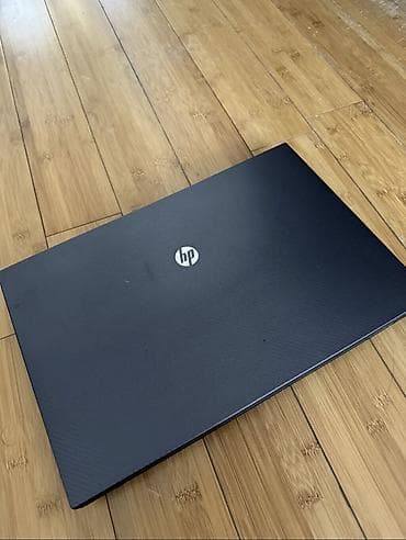 2 ci el laptop: HP noutbuk - Brend: HP (logo üst qapaqda) - Ekran: təxminən 15.6" — 2